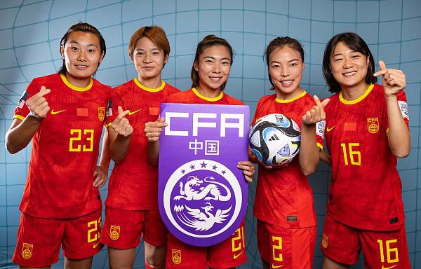 他揉捏她的双乳挺进她的身体视频