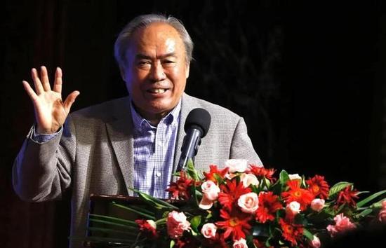 暌违12年再出新专辑，他说里面的歌曲，听了不下百遍，“这张专辑已经检验得非常透彻，毕竟这么多年了”。