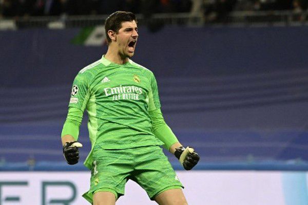 影片同时发布确认引进海报，五大职业英雄集结，大银幕魔幻史诗新纪元即将开启，让我们静候定档佳音！